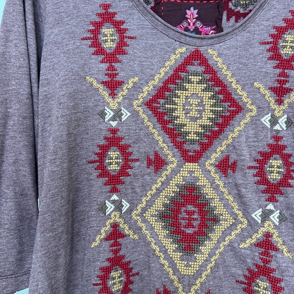 JW Los Angeles Embroidered Top - Picture 3 of 5